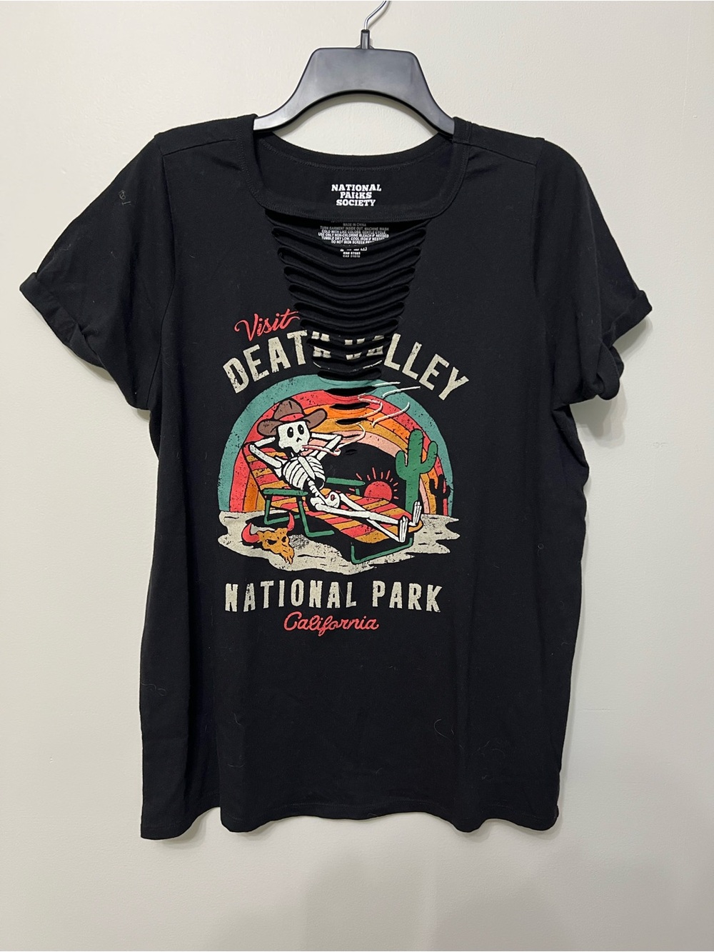 Torrid National Parks Society Death Valley Slashed Neck Graphic Tee Size 0 Black